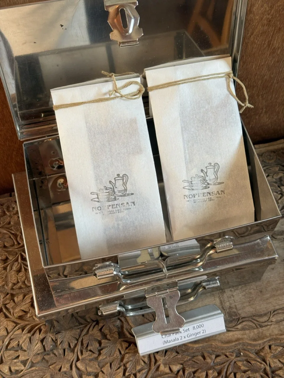 The four-pack chai set in a metal case, labelled KRW 8,000. Prices are from the photo date. The four-pack chai set in a metal case, labelled KRW 8,000. Prices are from the photo date.
